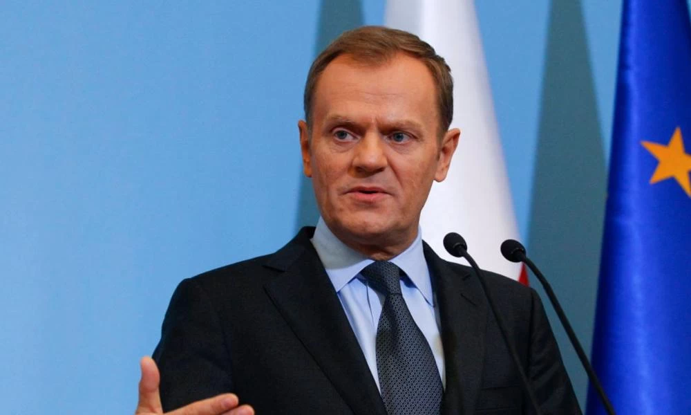 "Σπόντες" Τουσκ για Κάμινγκς και Brexit – “Φεύγουν όταν πρέπει να μείνουν”